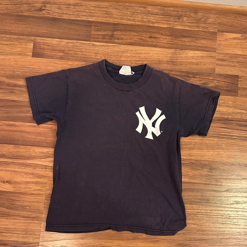 Youth New York Yankees shirt
